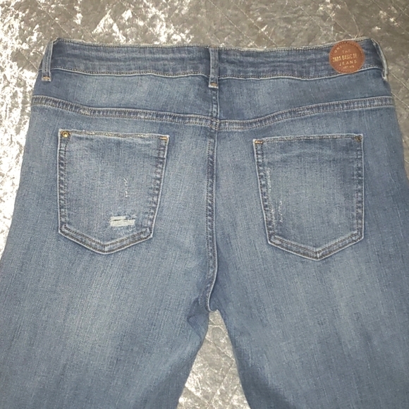 Zara Cropped Light Blue Jeans with Raw Hem - Picture 4 of 8